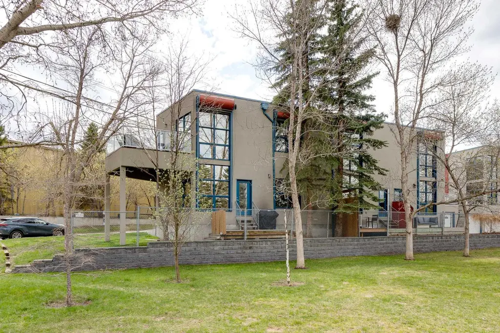 1212 13 Street SE Calgary AB T2G 5R3