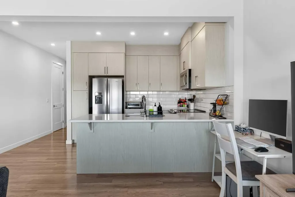 116 Crestridge Common SW Calgary AB T3B 6J5