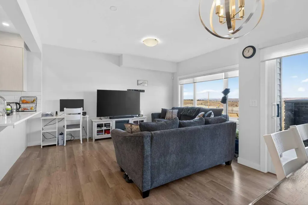 116 Crestridge Common SW Calgary AB T3B 6J5