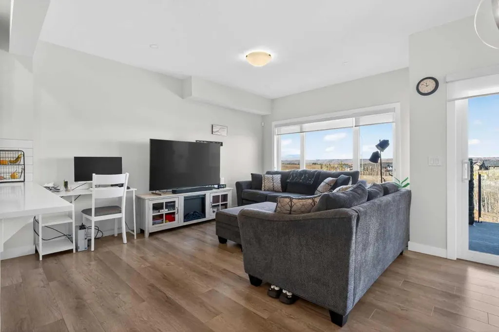 116 Crestridge Common SW Calgary AB T3B 6J5