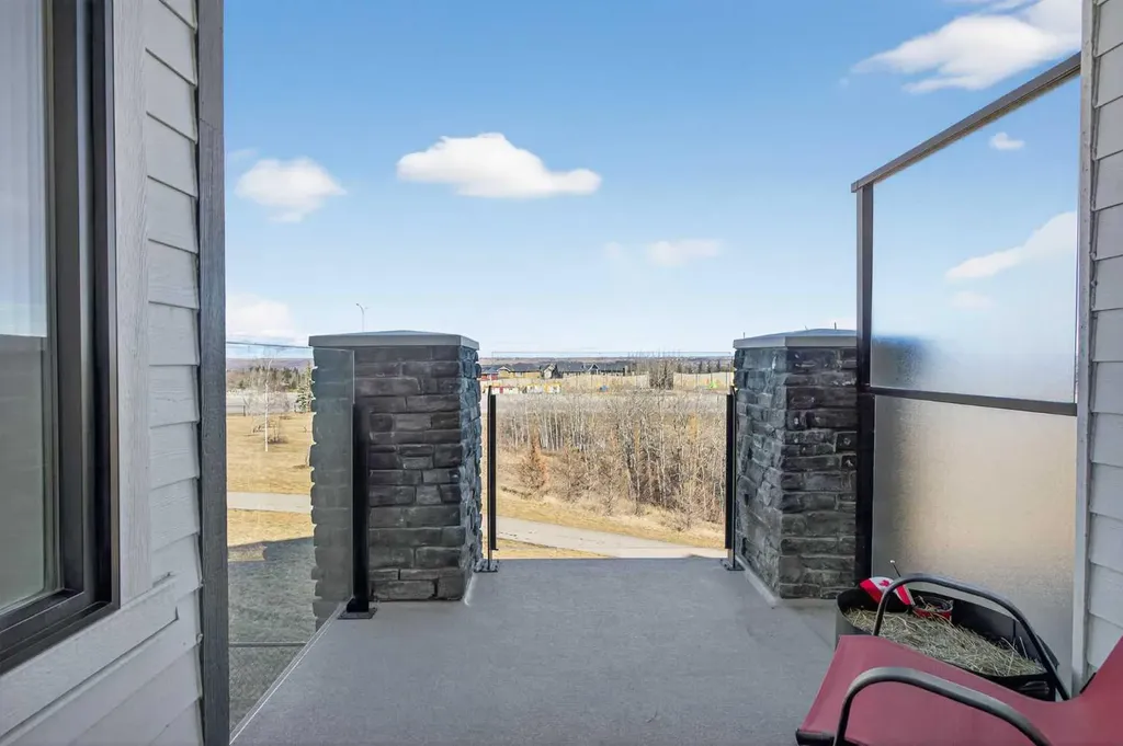 116 Crestridge Common SW Calgary AB T3B 6J5