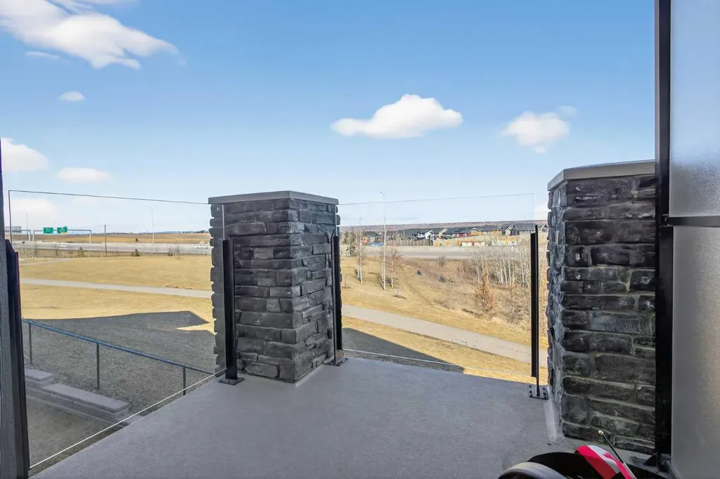 116 Crestridge Common SW Calgary AB T3B 6J5