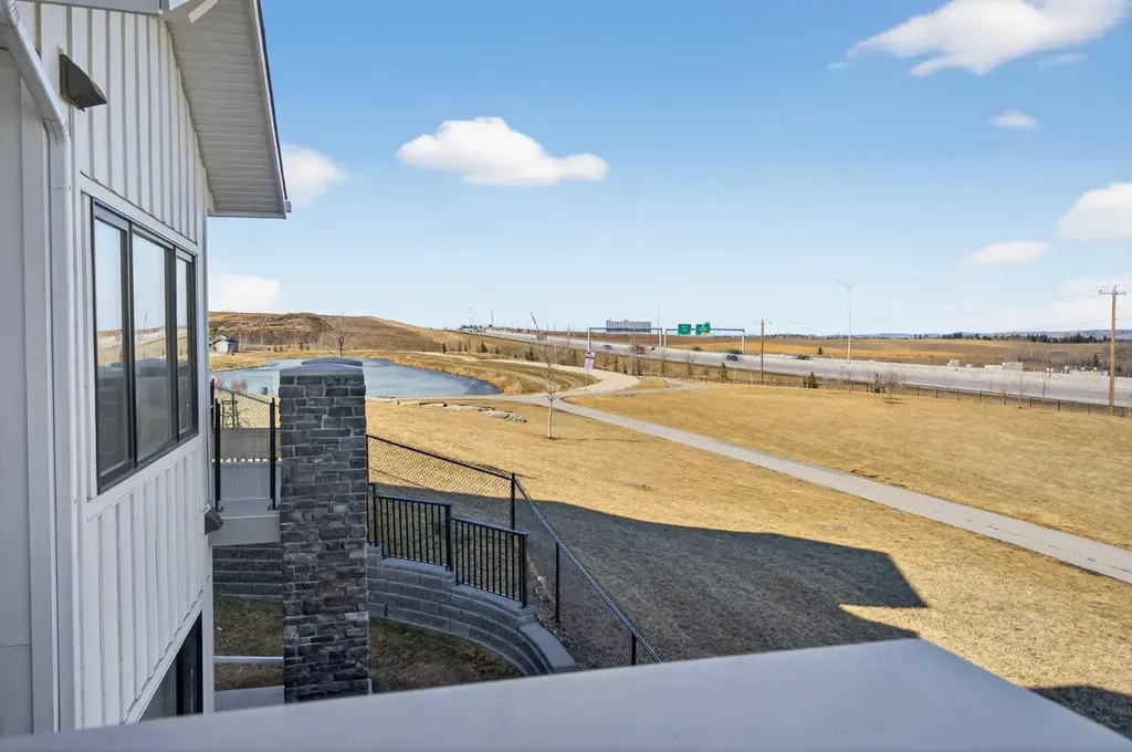 116 Crestridge Common SW Calgary AB T3B 6J5