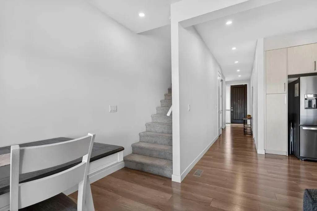 116 Crestridge Common SW Calgary AB T3B 6J5