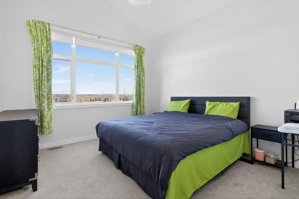 116 Crestridge Common SW Calgary AB T3B 6J5