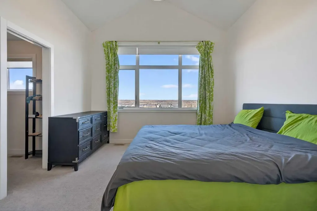 116 Crestridge Common SW Calgary AB T3B 6J5