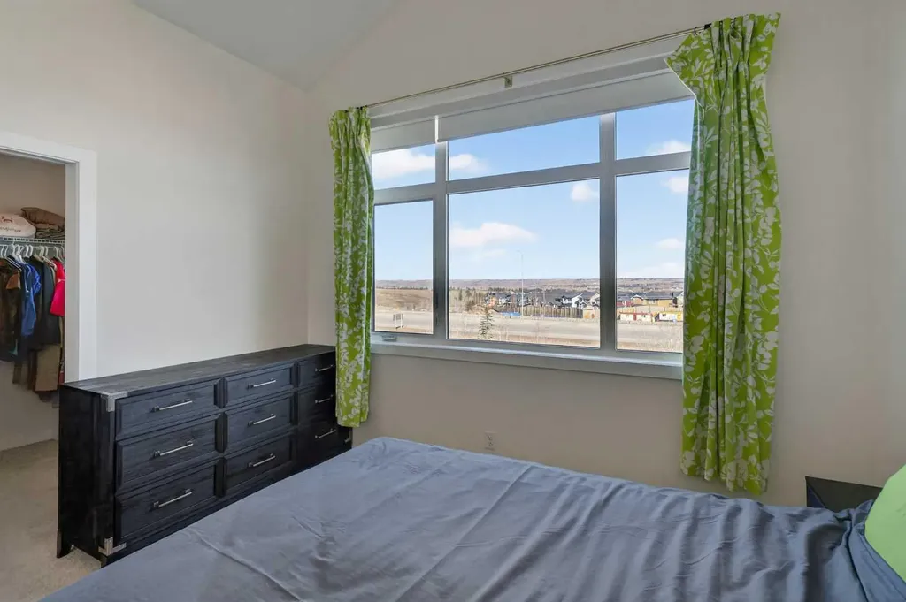 116 Crestridge Common SW Calgary AB T3B 6J5