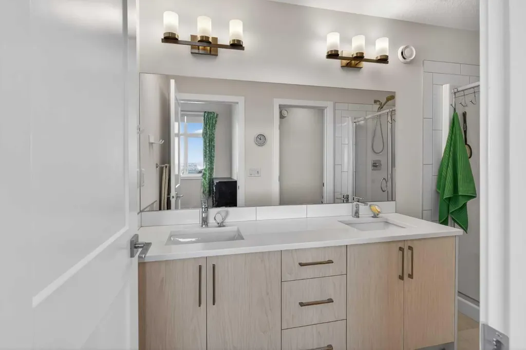 116 Crestridge Common SW Calgary AB T3B 6J5