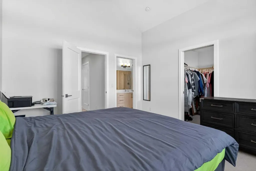 116 Crestridge Common SW Calgary AB T3B 6J5