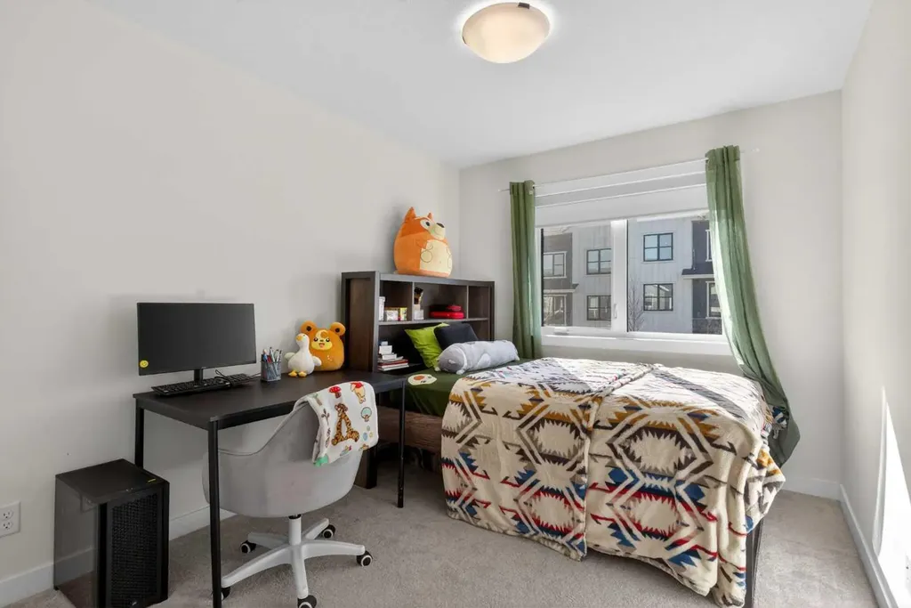116 Crestridge Common SW Calgary AB T3B 6J5