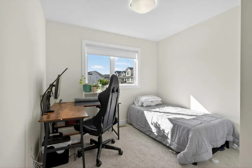 116 Crestridge Common SW Calgary AB T3B 6J5