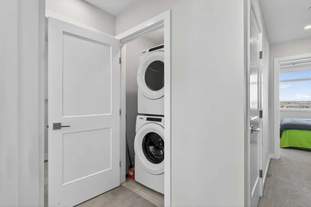 116 Crestridge Common SW Calgary AB T3B 6J5