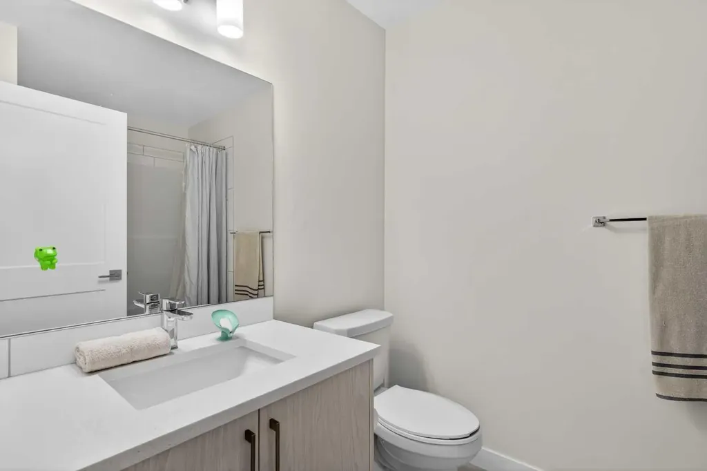 116 Crestridge Common SW Calgary AB T3B 6J5