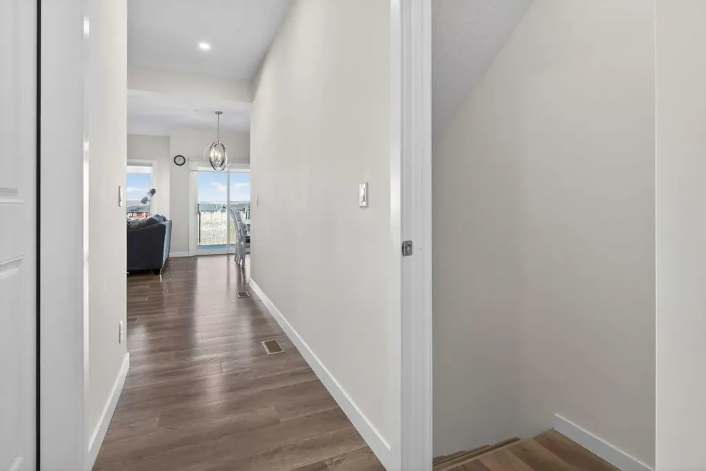 116 Crestridge Common SW Calgary AB T3B 6J5