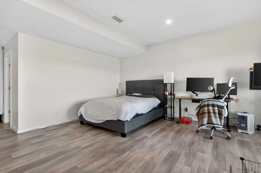 116 Crestridge Common SW Calgary AB T3B 6J5