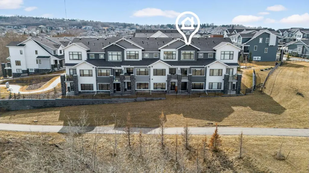 116 Crestridge Common SW Calgary AB T3B 6J5
