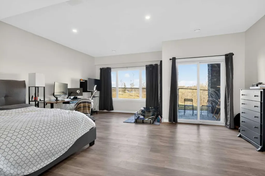116 Crestridge Common SW Calgary AB T3B 6J5