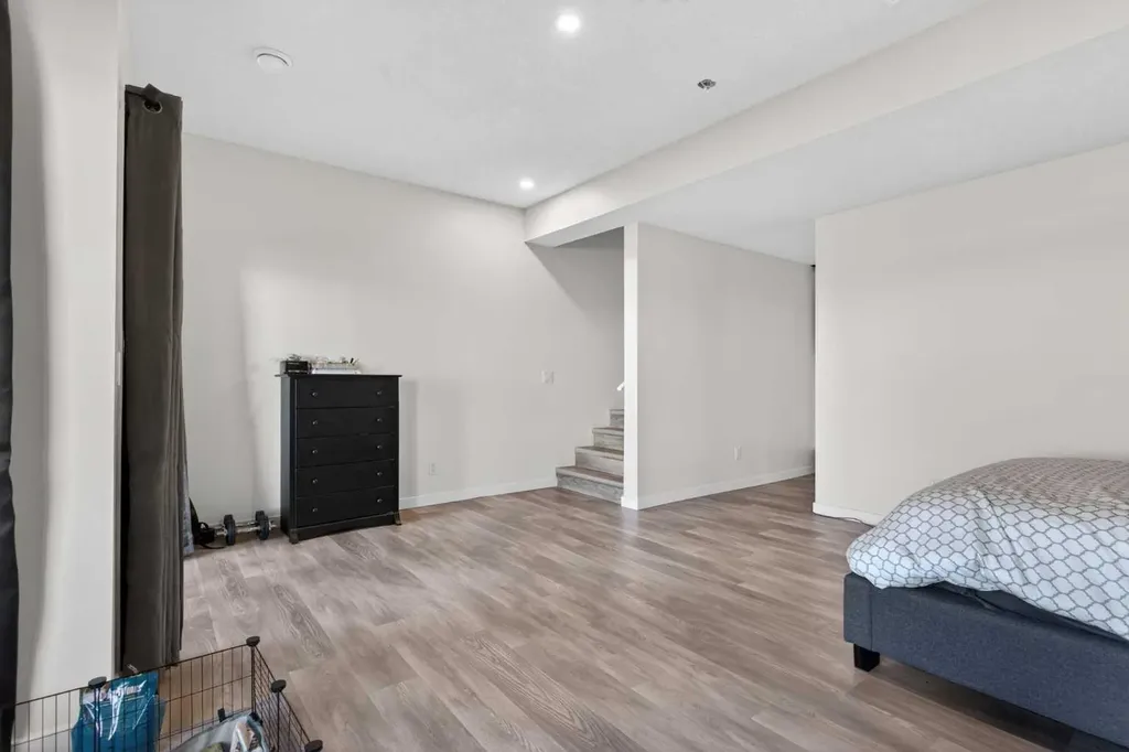 116 Crestridge Common SW Calgary AB T3B 6J5