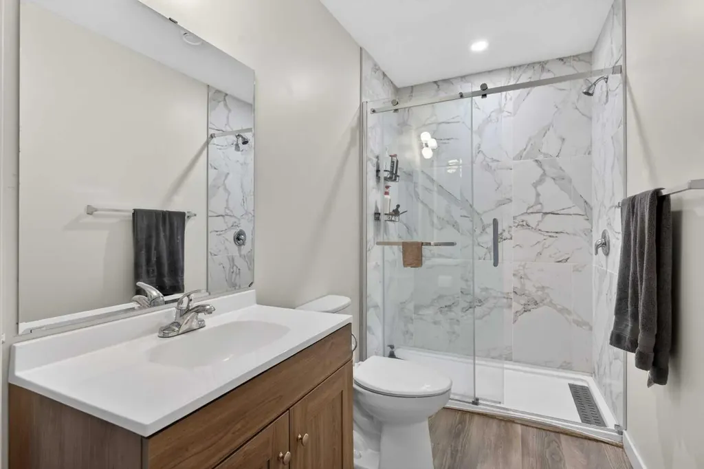 116 Crestridge Common SW Calgary AB T3B 6J5