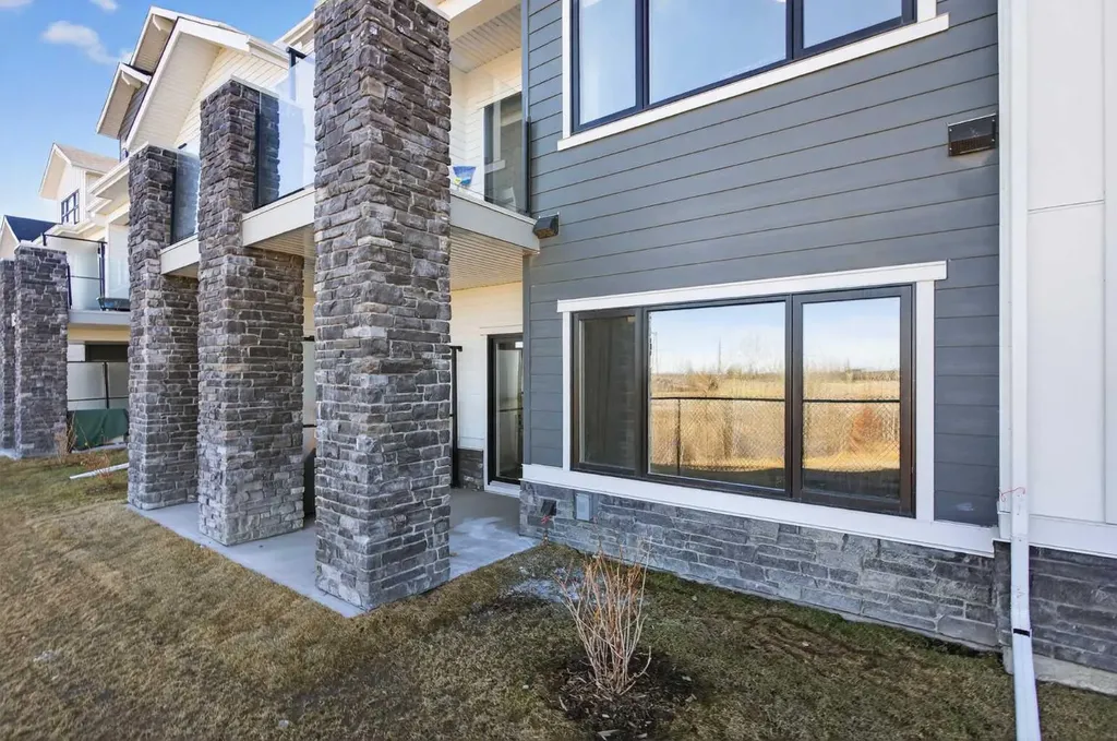 116 Crestridge Common SW Calgary AB T3B 6J5