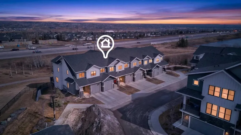 116 Crestridge Common SW Calgary AB T3B 6J5