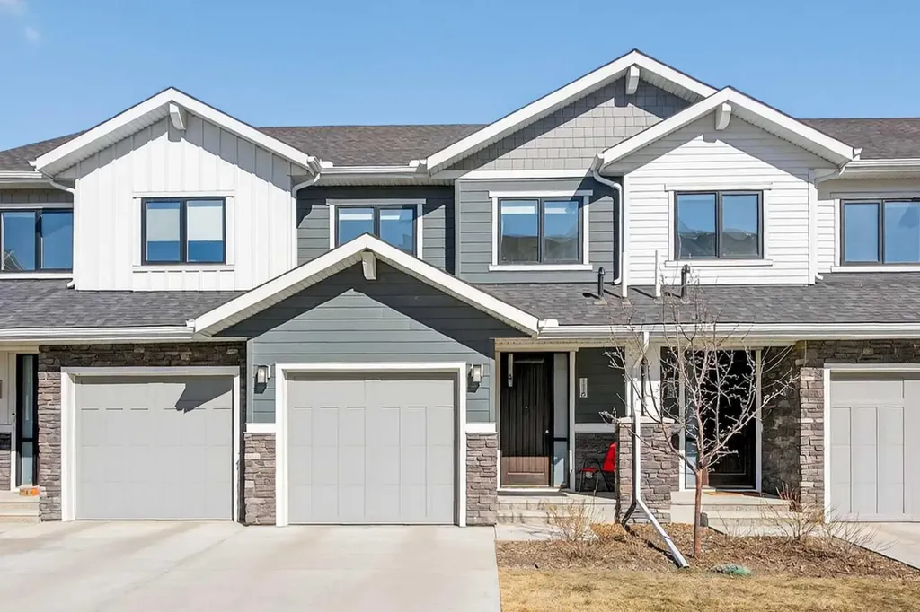 116 Crestridge Common SW Calgary AB T3B 6J5