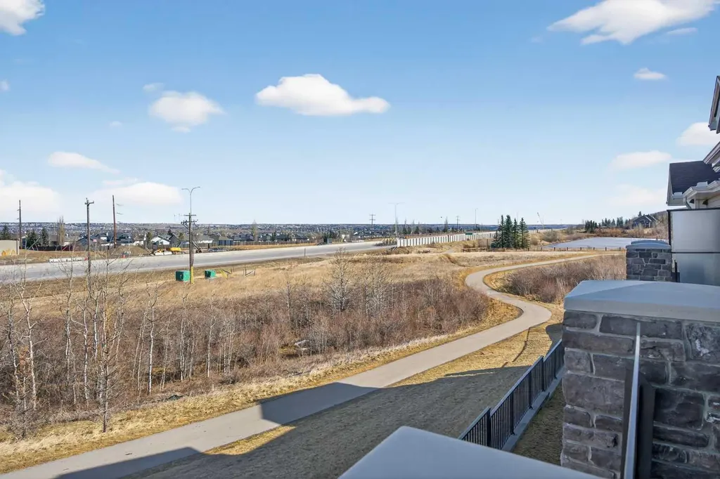 116 Crestridge Common SW Calgary AB T3B 6J5