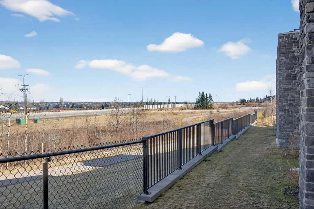 116 Crestridge Common SW Calgary AB T3B 6J5
