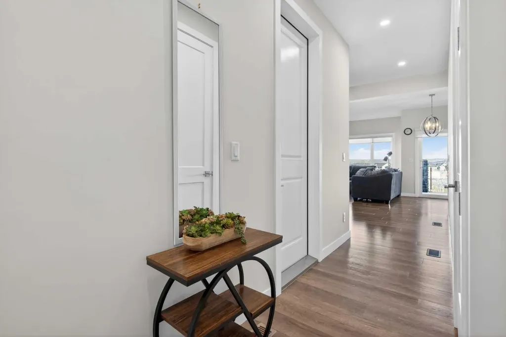 116 Crestridge Common SW Calgary AB T3B 6J5