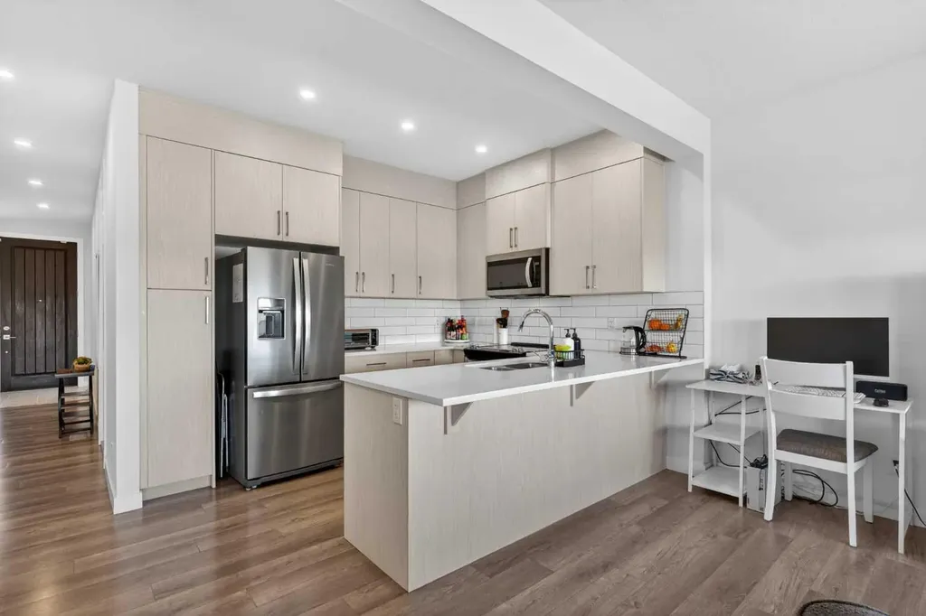 116 Crestridge Common SW Calgary AB T3B 6J5