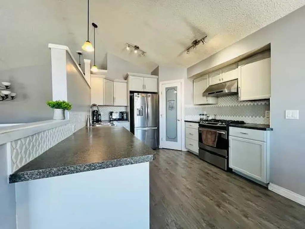 125 Saddlebrook Circle NE Calgary AB T3J0K4
