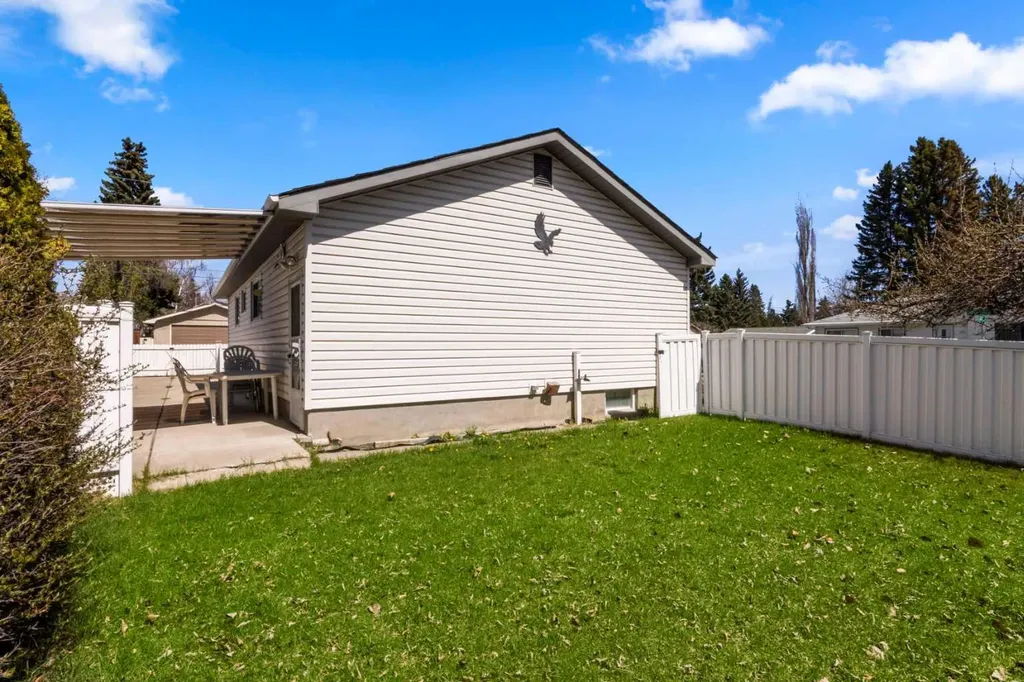 4711 43 Street SW Calgary AB T3E 3P9