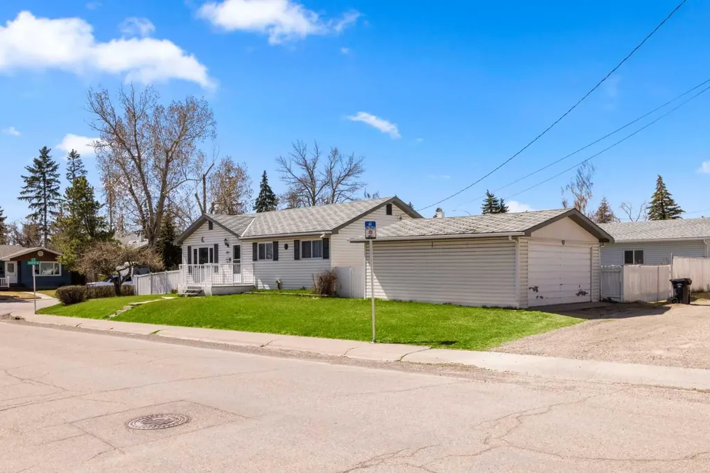 4711 43 Street SW Calgary AB T3E 3P9