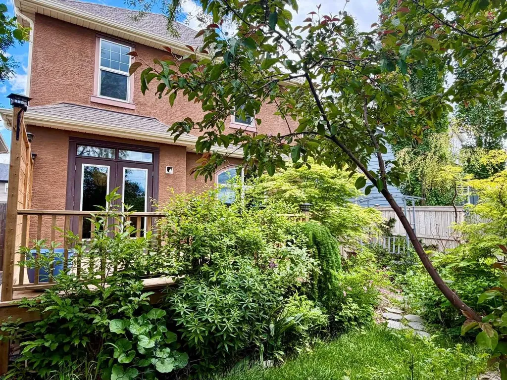 421 Mahogany Court SE Calgary AB T3M 0T7