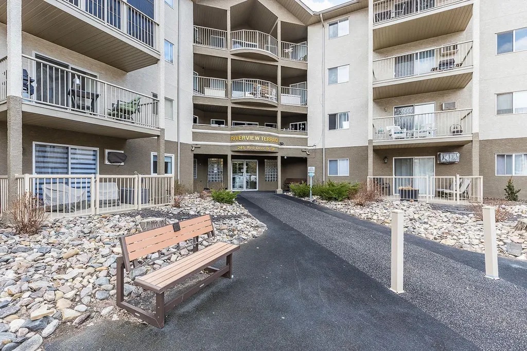 245 Red Deer Drive SW Medicine Hat AB T1A8P4