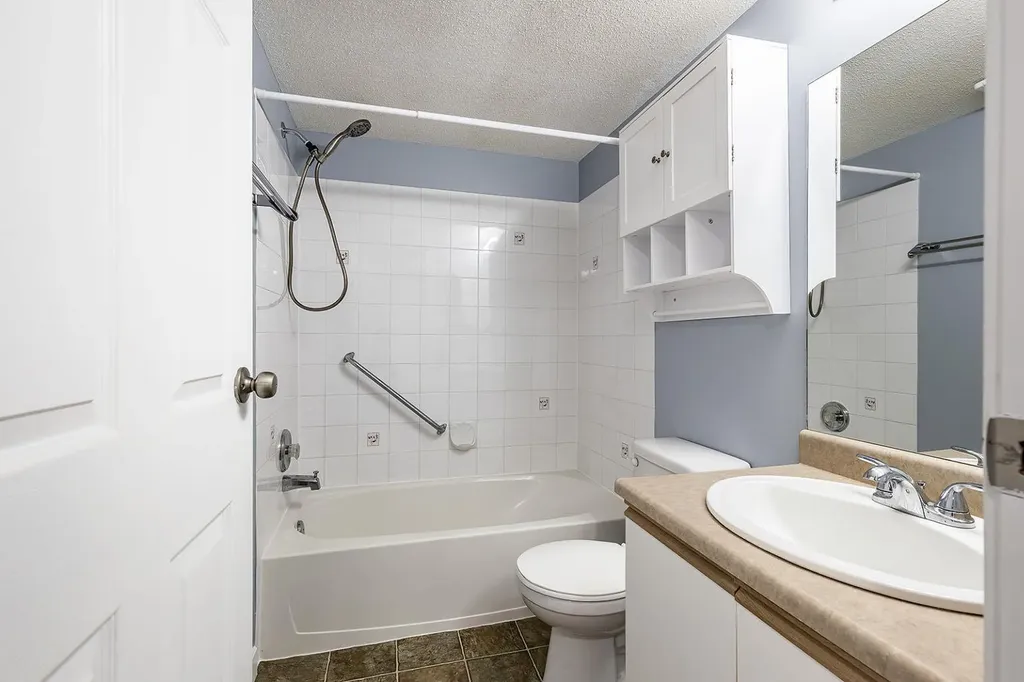 245 Red Deer Drive SW Medicine Hat AB T1A8P4