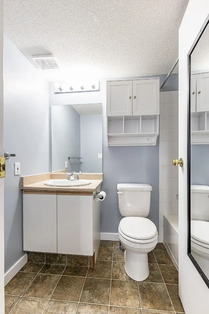 245 Red Deer Drive SW Medicine Hat AB T1A8P4