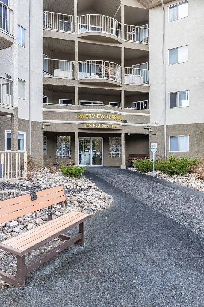 245 Red Deer Drive SW Medicine Hat AB T1A8P4