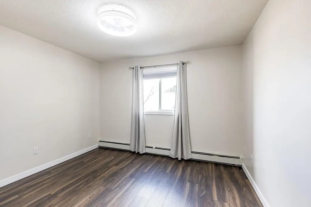245 Red Deer Drive SW Medicine Hat AB T1A8P4