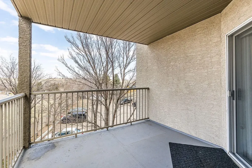 245 Red Deer Drive SW Medicine Hat AB T1A8P4