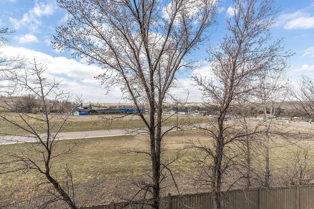 245 Red Deer Drive SW Medicine Hat AB T1A8P4