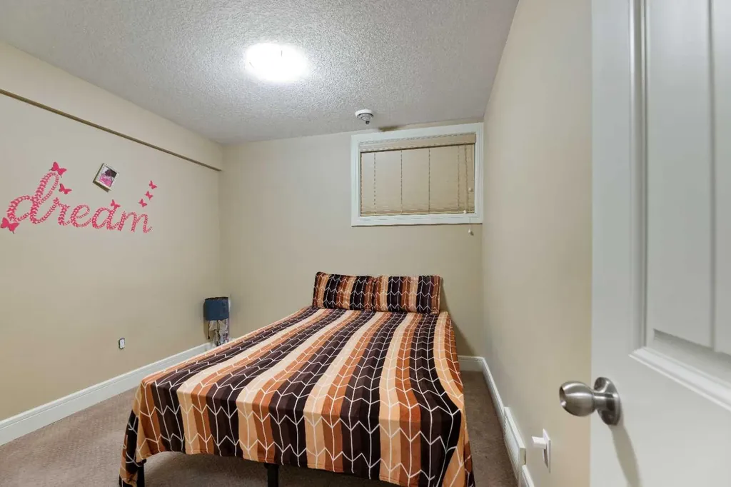 150 Saddlelake Grove NE Calgary AB T3J 0N8