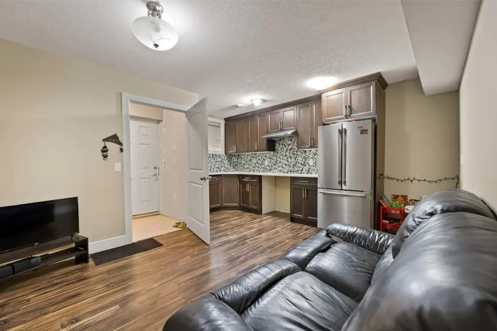 150 Saddlelake Grove NE Calgary AB T3J 0N8