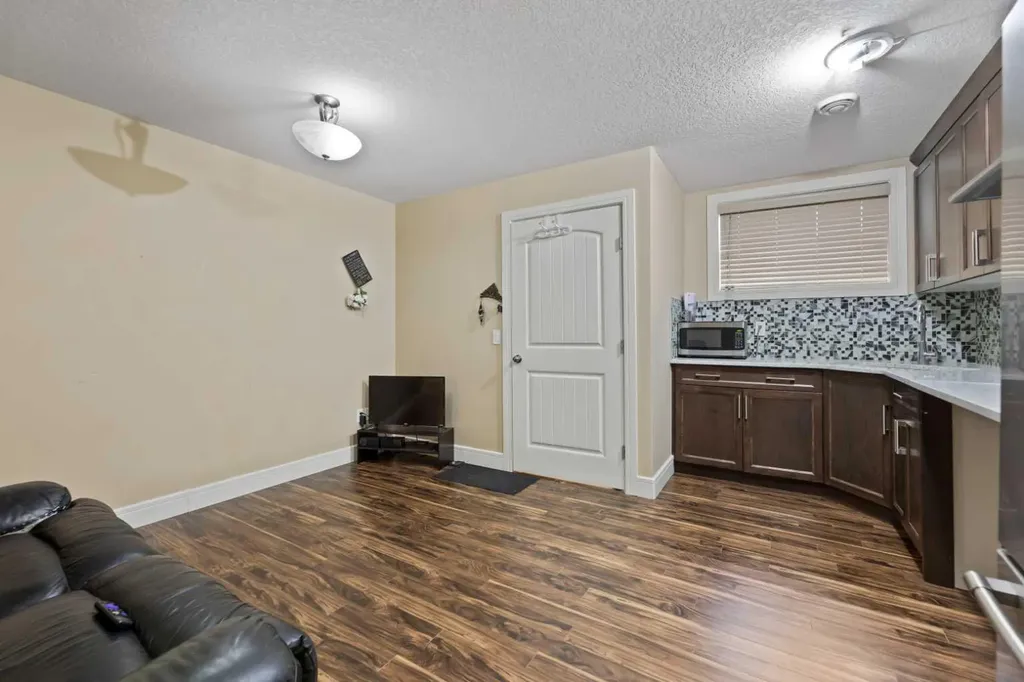 150 Saddlelake Grove NE Calgary AB T3J 0N8