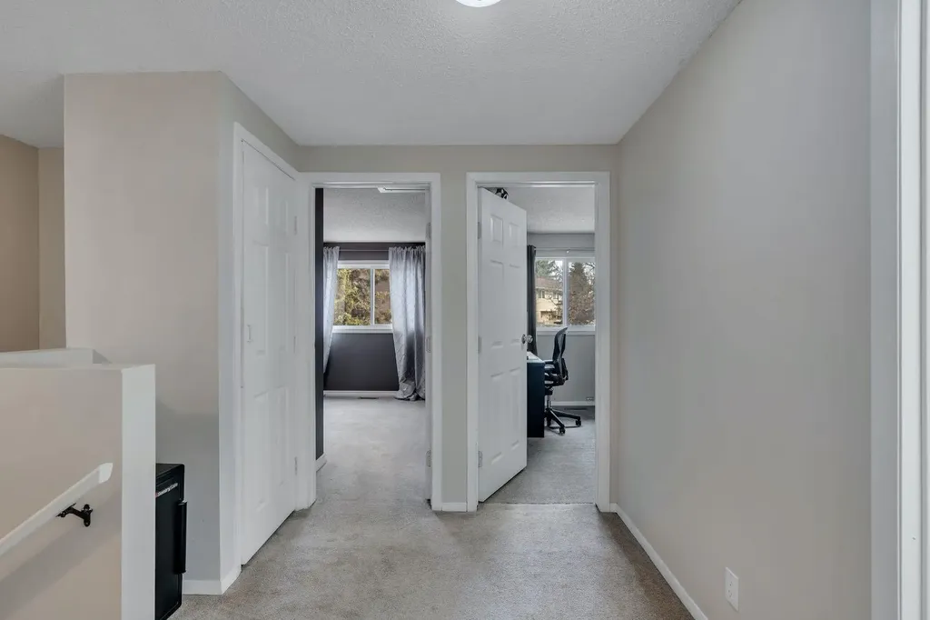 174 Woodmont Terrace SW Calgary AB T2W 4Z4