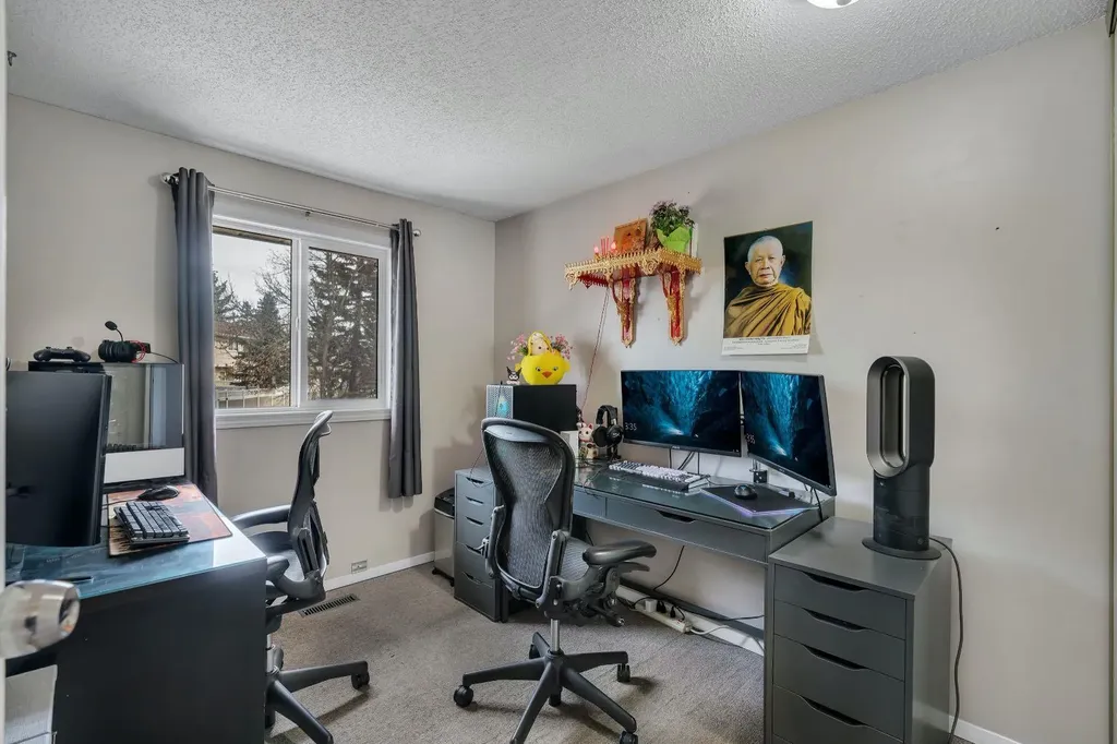 174 Woodmont Terrace SW Calgary AB T2W 4Z4