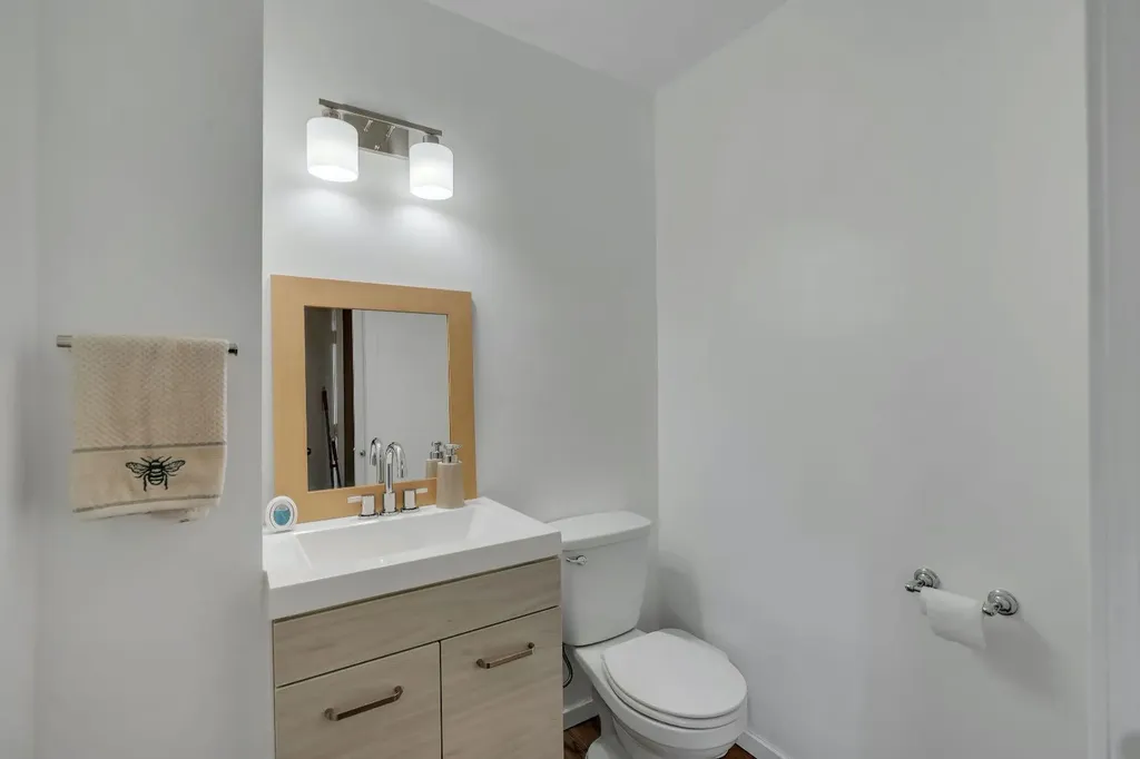 174 Woodmont Terrace SW Calgary AB T2W 4Z4