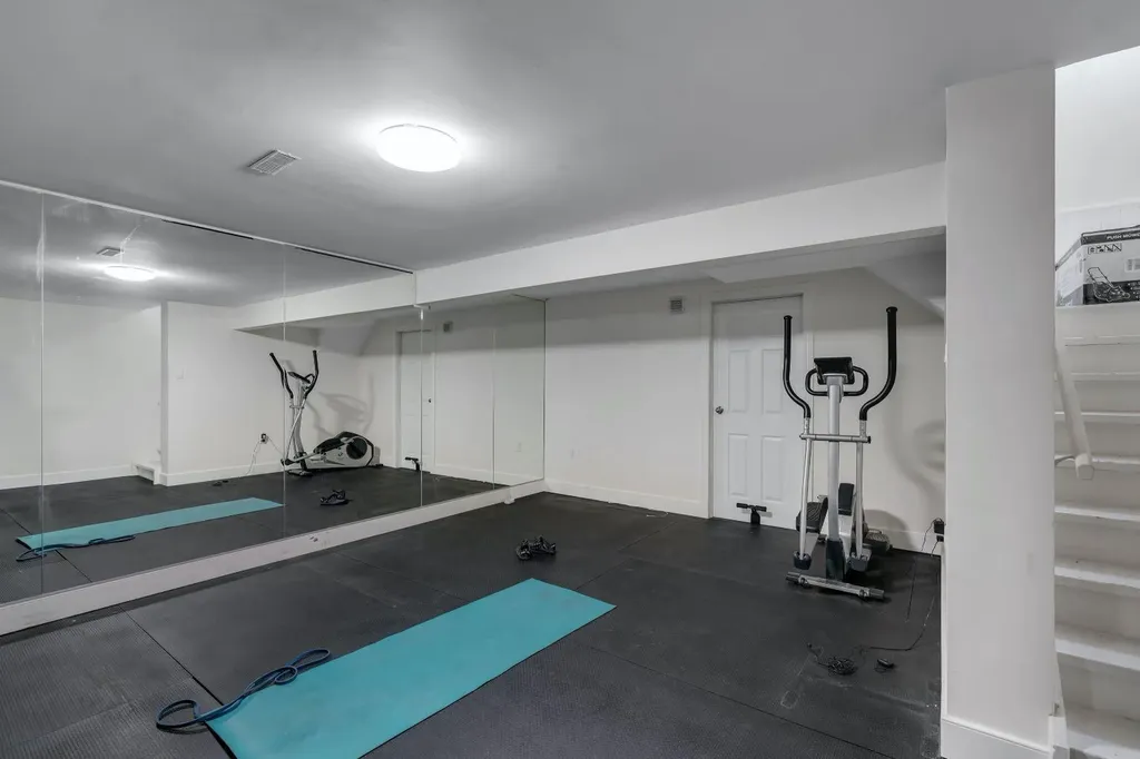174 Woodmont Terrace SW Calgary AB T2W 4Z4