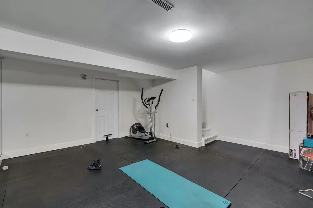 174 Woodmont Terrace SW Calgary AB T2W 4Z4