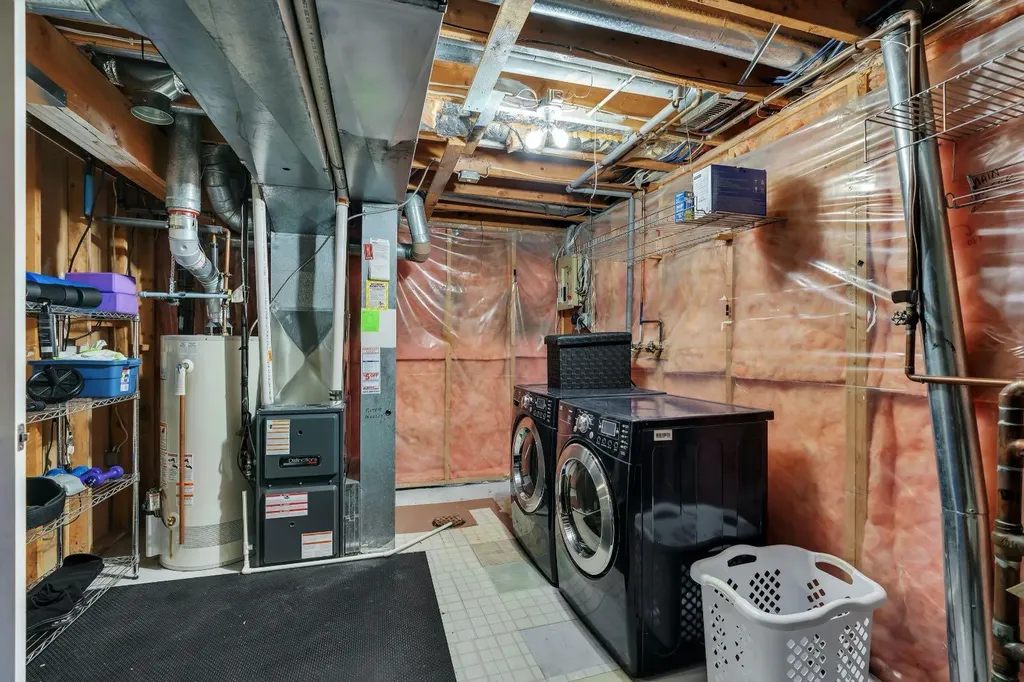 174 Woodmont Terrace SW Calgary AB T2W 4Z4